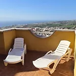 With A Serene Ocean And Mountain View Lejlighed